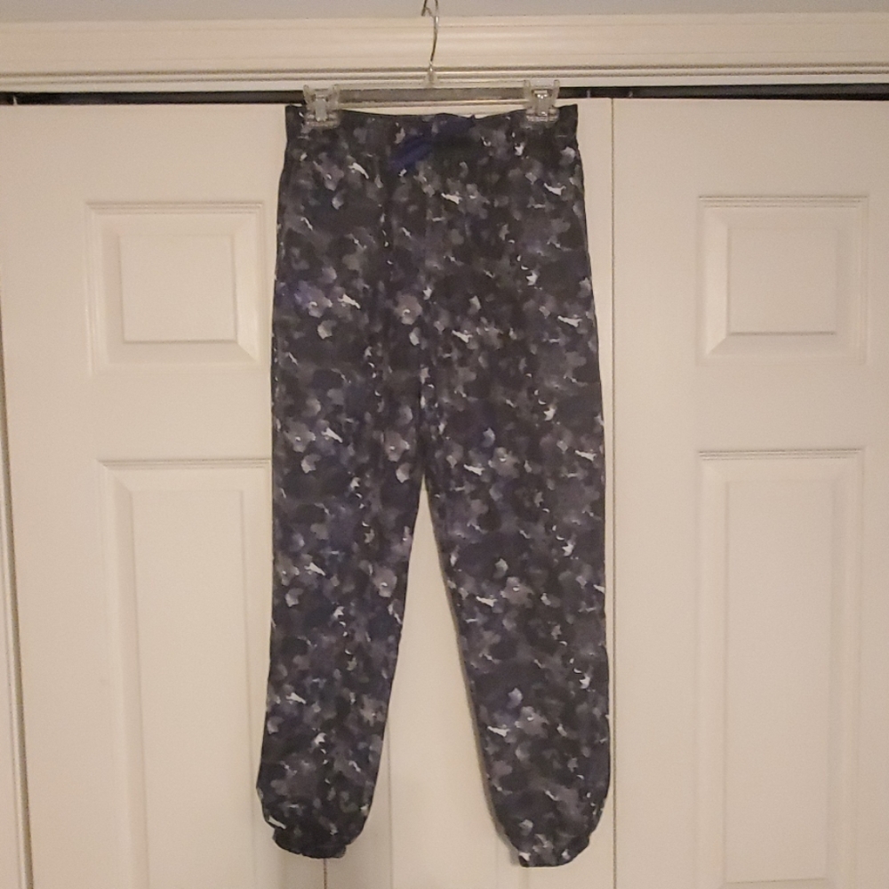 Girls Underarmour cold gear joggers